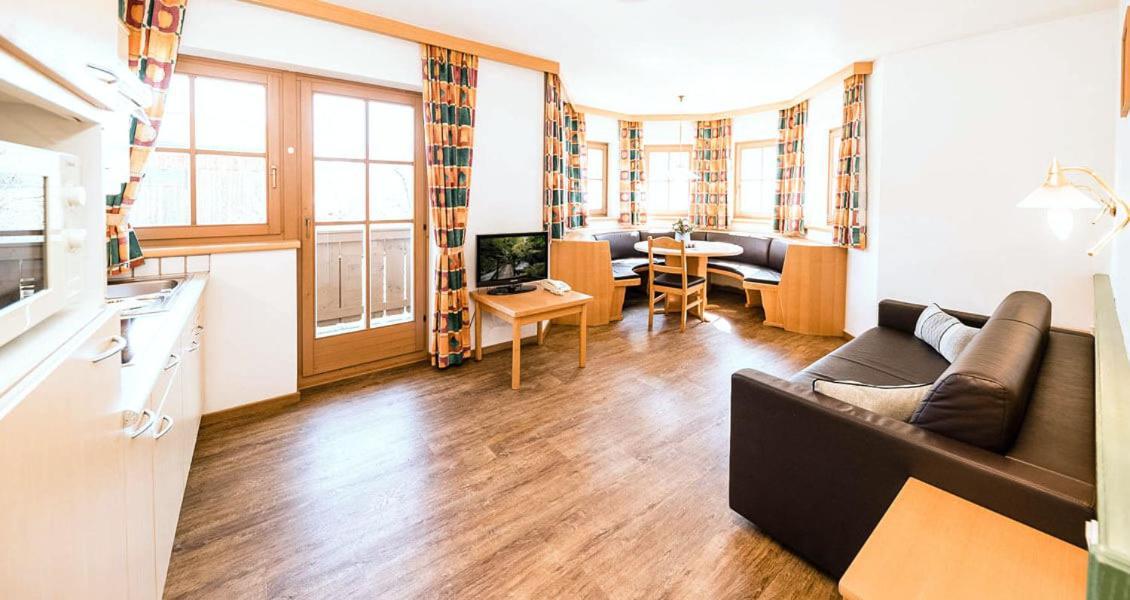 Feriengut Hasenau Aparthotel Saalbach-Hinterglemm Bagian luar foto