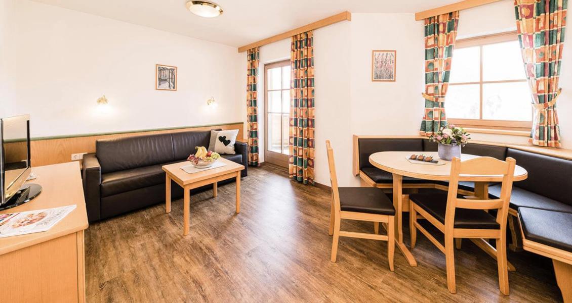 Feriengut Hasenau Aparthotel Saalbach-Hinterglemm Bagian luar foto