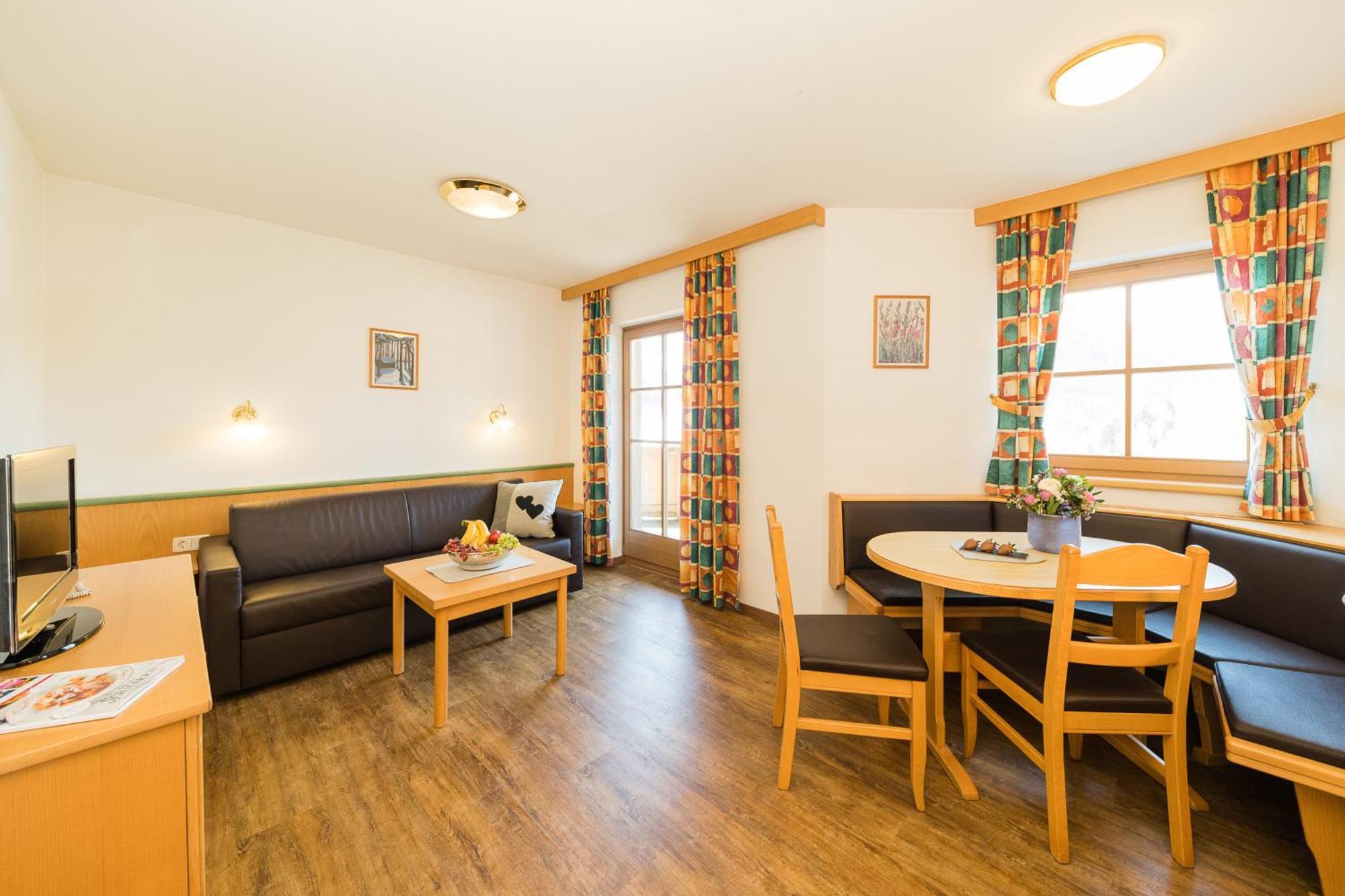 Feriengut Hasenau Aparthotel Saalbach-Hinterglemm Bagian luar foto