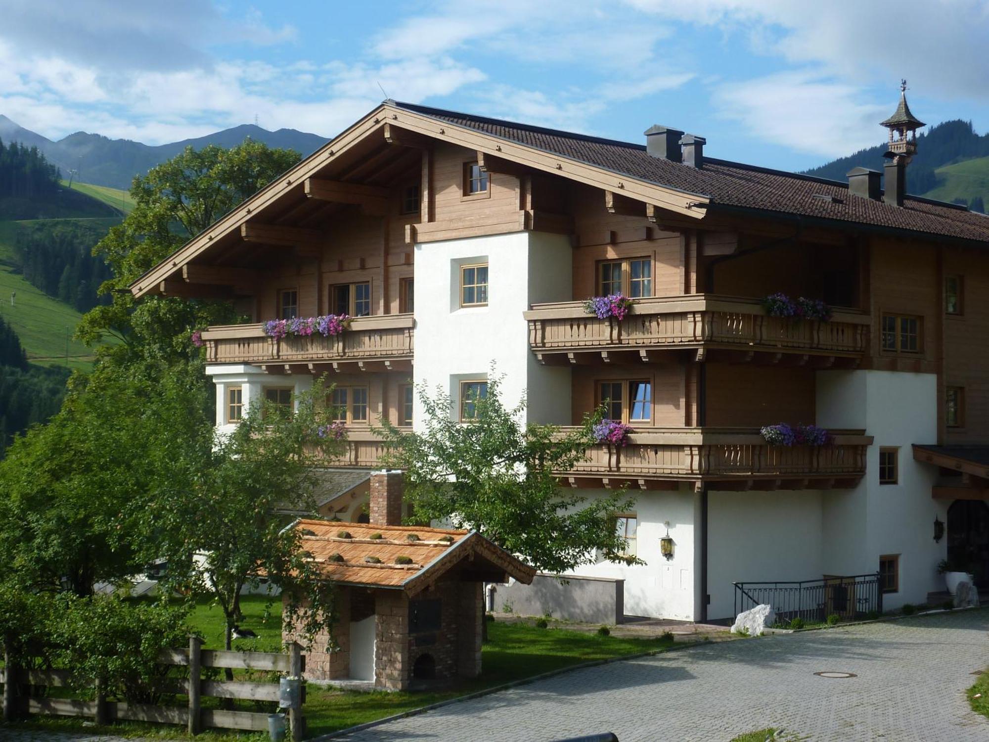 Feriengut Hasenau Aparthotel Saalbach-Hinterglemm Bagian luar foto